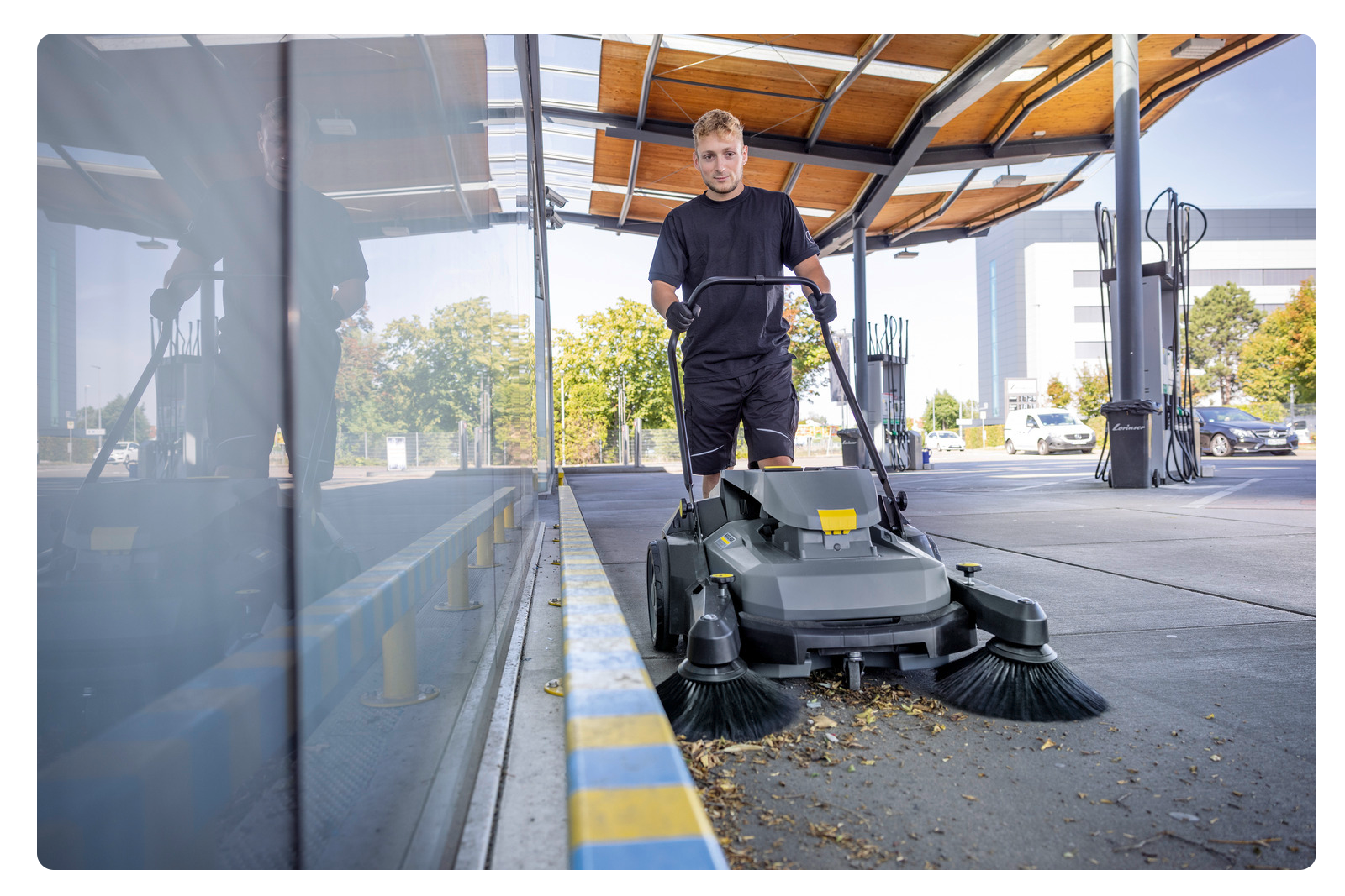 Zamiatarka ręczna Karcher KM 70/25 C 2SB