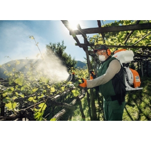 SR 450 - uniwersalny, spalinowy opryskiwacz plecakowy Stihl, moc 3,9 KM