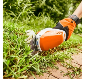 HSA 26, Lekkie nożyce akumulatorowe do żywopłotu, zestaw z akumulatorem AS 2 i ładowarką AL 1