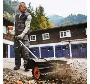 KW-KM, KombiNarzędzie walec zamiatający z osłoną Stihl