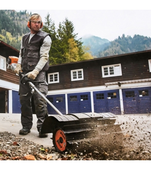 KW-KM, KombiNarzędzie walec zamiatający z osłoną Stihl