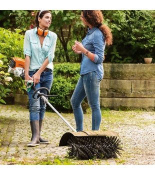 KB-KM, KombiNarzędzie szczotka zamiatająca Stihl