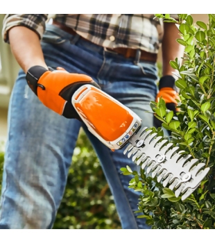 HSA 26, Lekkie nożyce akumulatorowe do żywopłotu, zestaw z dwoma akumulatorami AS 2 i ładowarką AL 1