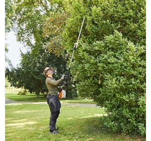 HLA 135, profesjonalne nożyce akumulatorowe do żywopłotu na wysięgniku, zestaw bez akumulatora i ładowarki