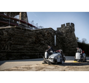 KM 100/100 R P Profesjonalna zamiatarka z fotelem dla operatora Karcher