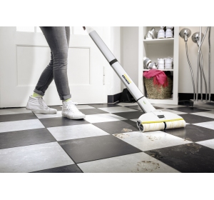 Mop elektryczny Karcher EWM 2 (60 m² / 30 cm / 20 min.) + RM 537 Bezprzewodowy mop do mycia podłóg