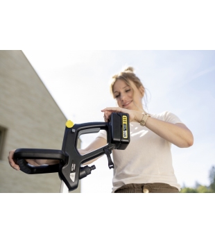 Urządzenie do czyszczenia Karcher PCL 3-18 Battery Set Myjka akumulatorowa do tarasów i chodników