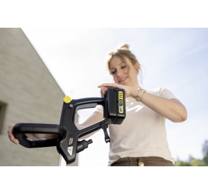 Urządzenie do czyszczenia Karcher PCL 3-18 Battery Set Myjka akumulatorowa do tarasów i chodników