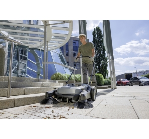 Zamiatarka ręczna Karcher KM 70/20 C 2SB (3920 m²/h / 20 l / 48 - 98 cm)