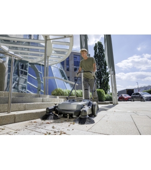 Zamiatarka ręczna Karcher KM 70/20 C 2SB (3920 m²/h / 20 l / 48 - 98 cm)