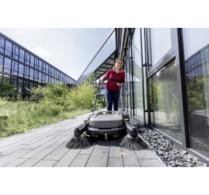 Zamiatarka ręczna Karcher KM 70/20 C 2SB (3920 m²/h / 20 l / 48 - 98 cm)