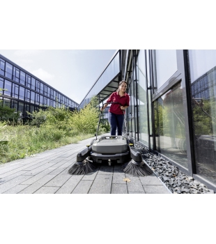 Zamiatarka ręczna Karcher KM 70/20 C 2SB (3920 m²/h / 20 l / 48 - 98 cm)