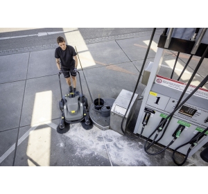 Zamiatarka ręczna Karcher KM 70/20 C 2SB (3920 m²/h / 20 l / 48 - 98 cm)