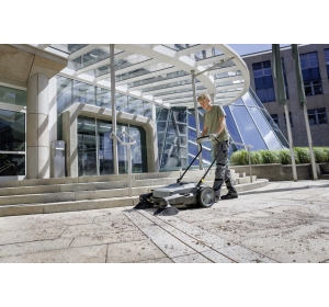 Zamiatarka ręczna Karcher KM 70/20 C 2SB (3920 m²/h / 20 l / 48 - 98 cm)