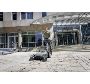 Zamiatarka ręczna Karcher KM 70/20 C 2SB (3920 m²/h / 20 l / 48 - 98 cm)
