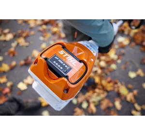 Kombimotor KMA 120 R Stihl bez akumulatora i ładowarki