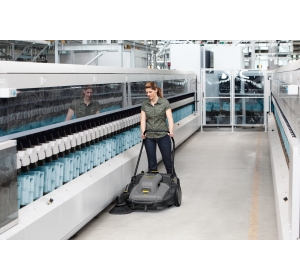 Zamiatarka ręczna Karcher KM 70/30 C Bp Pack Adv (2800 m²/h / 30 l / 48 - 70 cm) Profesjonalna zamiatarka