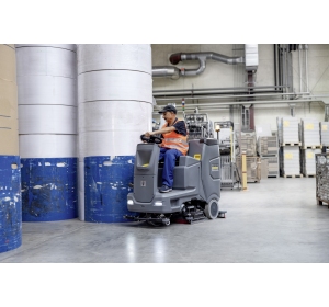 B 110 R Classic + D75 (4500 m²/h / 5 l/min / 110 l) Szorowarka z fotelem dla operatora