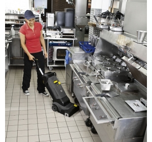Szorowarka kompaktowa Karcher BR 30/4 C Adv (30 cm / 200 m²/h / 1450 obr.) Profesjonalna szorowarka automat szorujący