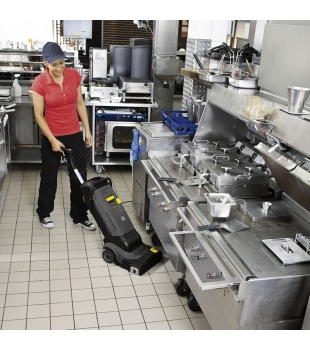 Szorowarka kompaktowa Karcher BR 30/4 C Adv (30 cm / 200 m²/h / 1450 obr.) Profesjonalna szorowarka automat szorujący
