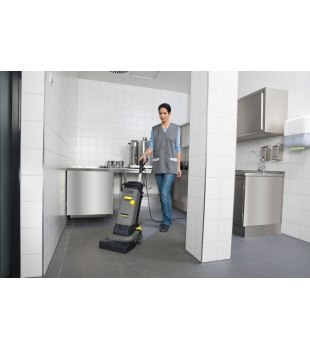 Szorowarka kompaktowa Karcher BR 30/4 C Adv (30 cm / 200 m²/h / 1450 obr.) Profesjonalna szorowarka automat szorujący