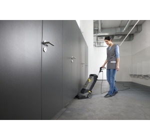 Szorowarka kompaktowa Karcher BR 30/4 C Adv (30 cm / 200 m²/h / 1450 obr.) Profesjonalna szorowarka automat szorujący