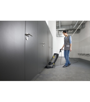 Szorowarka kompaktowa Karcher BR 30/4 C Adv (30 cm / 200 m²/h / 1450 obr.) Profesjonalna szorowarka automat szorujący