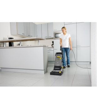 Szorowarka kompaktowa Karcher BR 30/4 C Adv (30 cm / 200 m²/h / 1450 obr.) Profesjonalna szorowarka automat szorujący