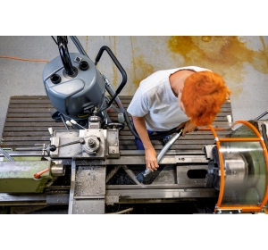 Karcher IVR-L 40/12-1 (40 l / 230 mbar / 1,2 kW) Mocny odkurzacz przemysłowy do cieczy i wiórów