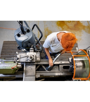 Karcher IVR-L 40/12-1 (40 l / 230 mbar / 1,2 kW) Mocny odkurzacz przemysłowy do cieczy i wiórów