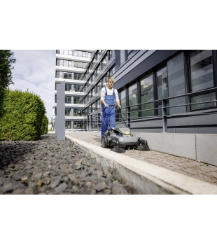 Karcher KM 70/20 C 2SB (3920 m²/h / 20 l / 48 - 98 cm) Profesjonalna zamiatarka