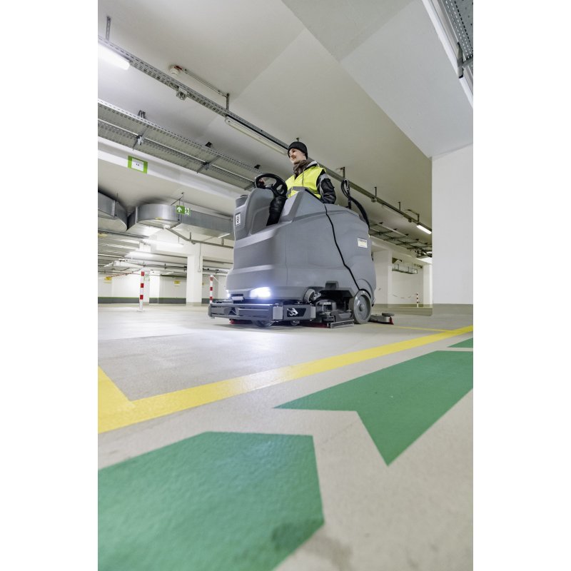 Szorowarka z fotelem dla operatora B 150 R BP Pack