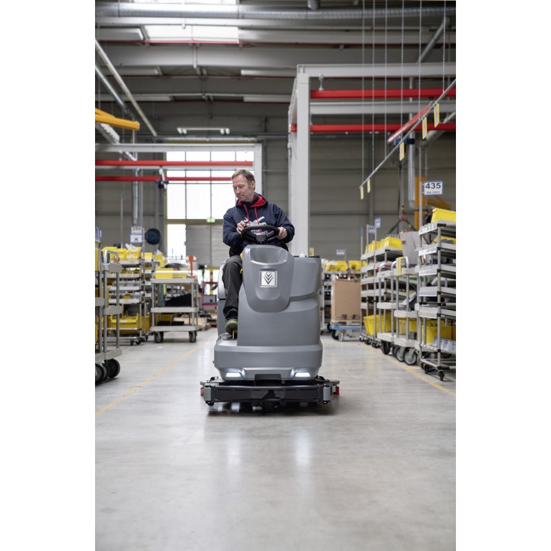 Szorowarka KARCHER B 220 R Bp Pack z fotelem dla operatora