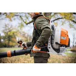 BR 800 C-E Stihl, najmocniejsza spalinowa dmuchawa plecakowa