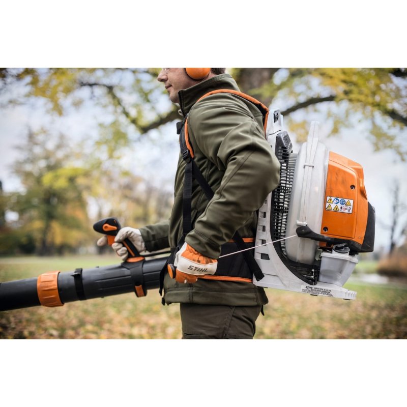 BR 800 C-E Stihl, najmocniejsza spalinowa dmuchawa plecakowa
