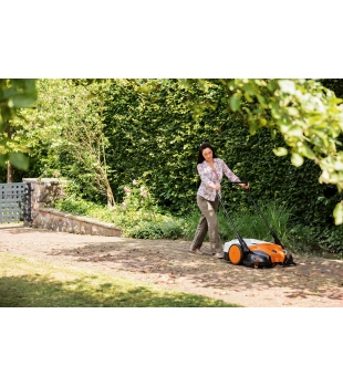 STIHL KG 770  (do 2900m², 770 mm) profesjonalna zamiatarka + worek na śmieci 270l