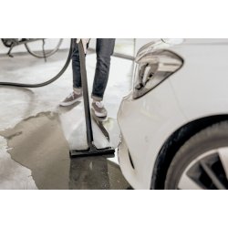 Karcher WD 4 P V-20/5/22 mocny odkurzacz przemysłowy z gniazdem do elektronarzędzia