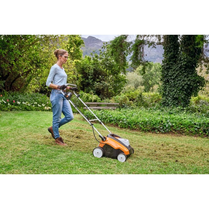 STIHL RLA 240 (900 W, 34 cm, 50l) Akumulatorowy wertykulator + aerator do trawy