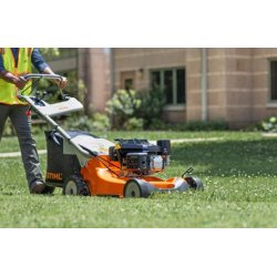 STIHL RM 756 YS - profesjonalna kosiarka spalinowa z napędem hydrostatycznym, 3,9 KM