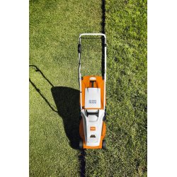 STIHL RMA 235, kosiarka do prac w ogrodzie, zestaw z 2x AK 20 i AL 101