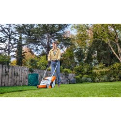 STIHL RMA 235, kosiarka do prac w ogrodzie, zestaw z 2x AK 20 i AL 101