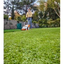 STIHL RMA 235, kosiarka do prac w ogrodzie, zestaw z 2x AK 30 S i AL 101