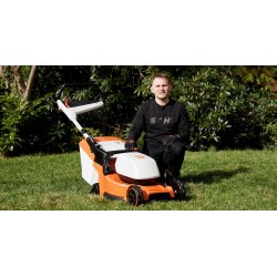 STIHL RMA 443 PV, mocna i zwinna kosiarka do koszenia małych i średnich powierzchni zielonych