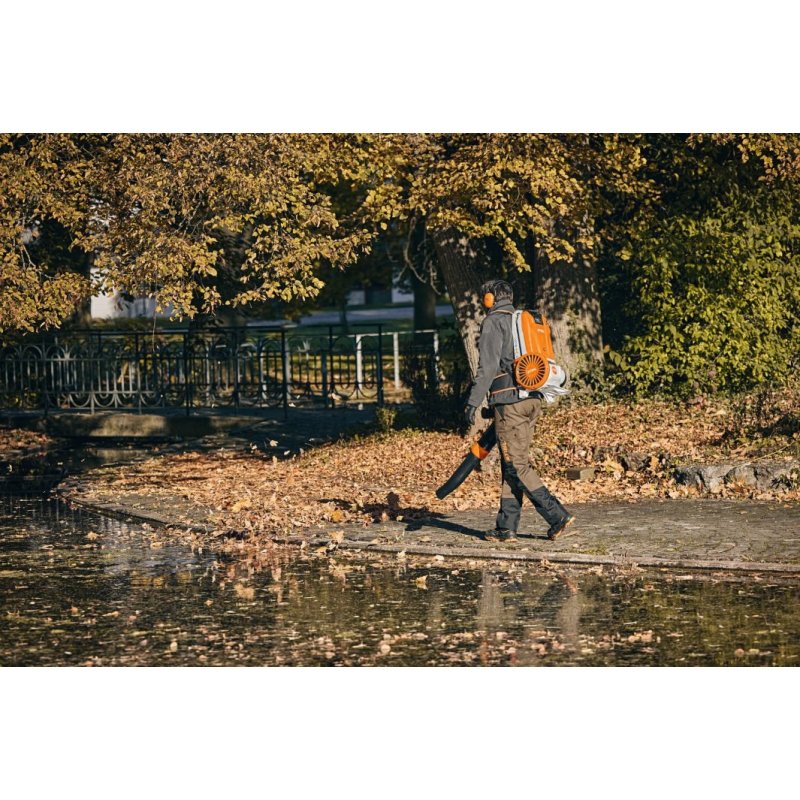 STIHL BGA 300 (36V, 86 m/s, 970 m³/h) Profesjonalna dmuchawa akumulatorowa