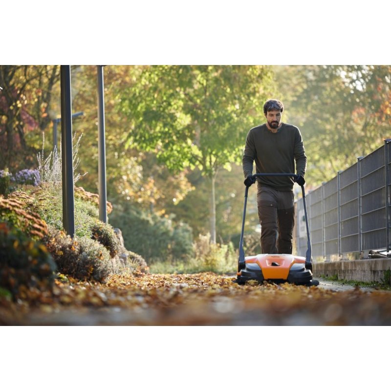 KG 770 - profesjonalna zamiatarka Stihl (770mm, 1500m²/h)