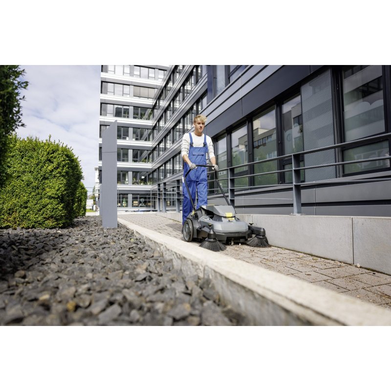 Karcher KM 70/30 C BP 2SB (3920 m²/h / 20 l / 48 - 98 cm) Profesjonalna zamiatarka akumulatorowa