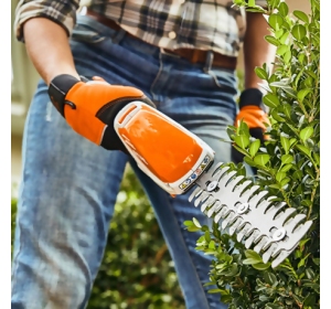 STIHL HSA 26, Lekkie nożyce akumulatorowe do żywopłotu, zestaw z akumulatorem i ładowarką