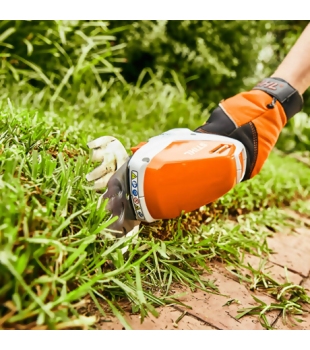 STIHL HSA 26, Lekkie nożyce akumulatorowe do żywopłotu, zestaw z akumulatorem i ładowarką