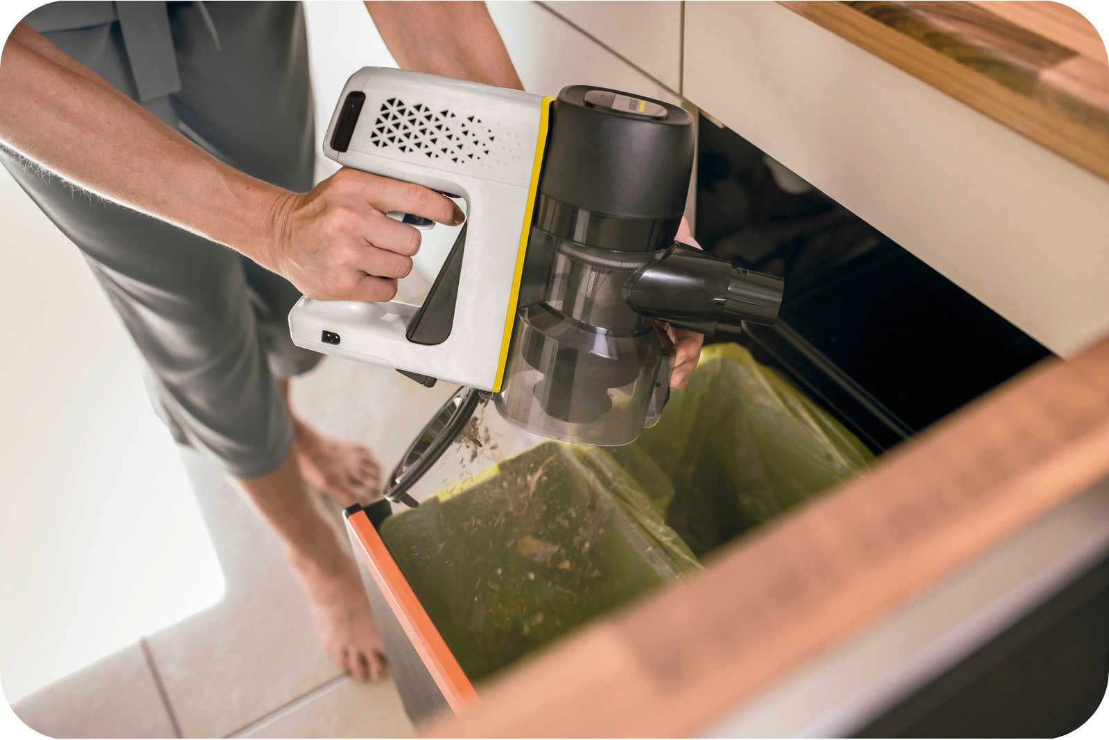 Łatwe opróżnianie zbiornika Karcher VC 4