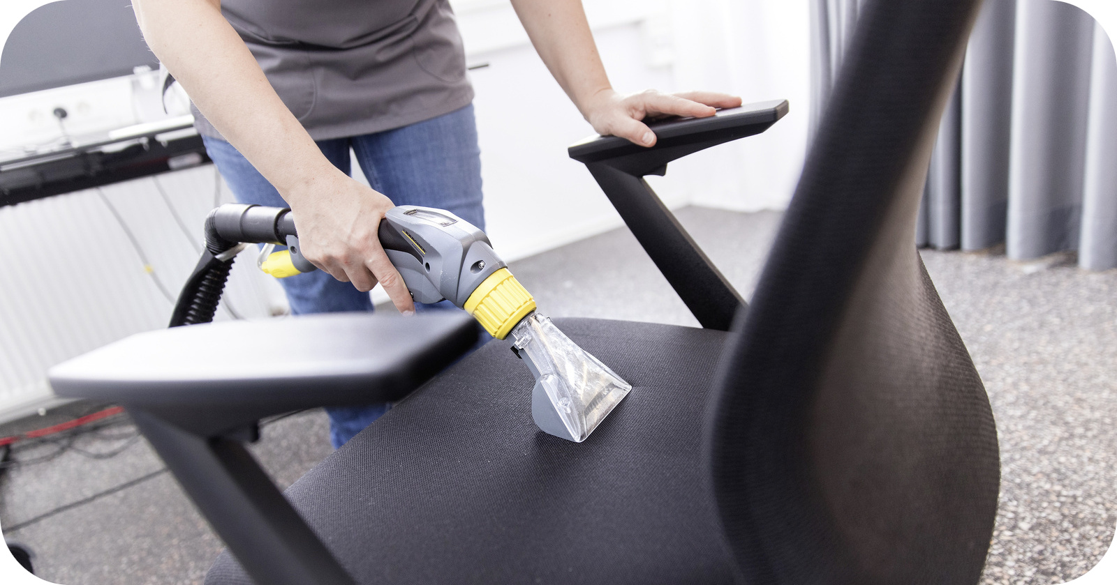 Profesjonalny odkurzacz piorący Karcher Puzzi 10/1